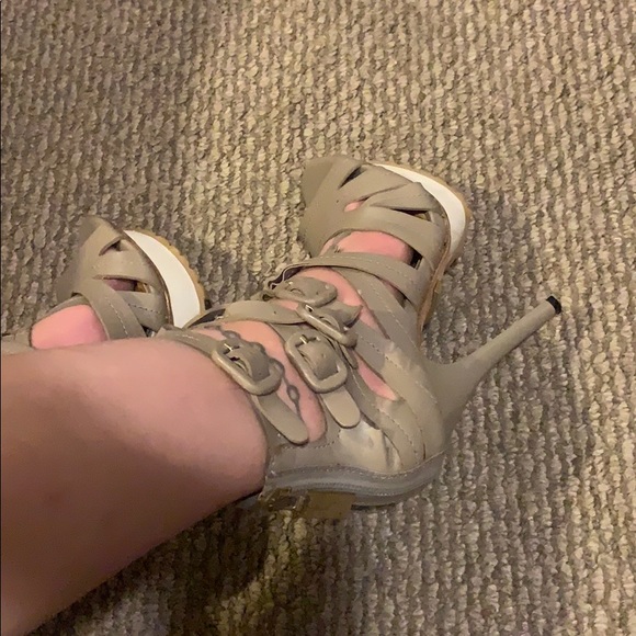 About 5’ L.A.MB Heels. - Picture 3 of 5